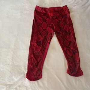 LULULEMON LIMITED EDITION CROPPED RED SNAKE SKIN PRINT LEGGINGS